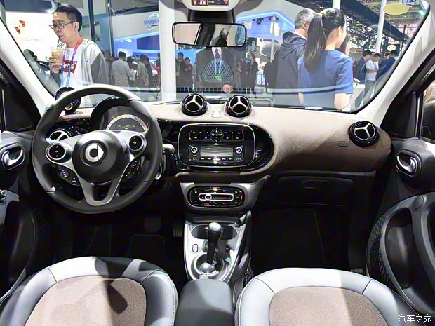 smart smart forfour 2018款 0.9T 66千瓦风尚型