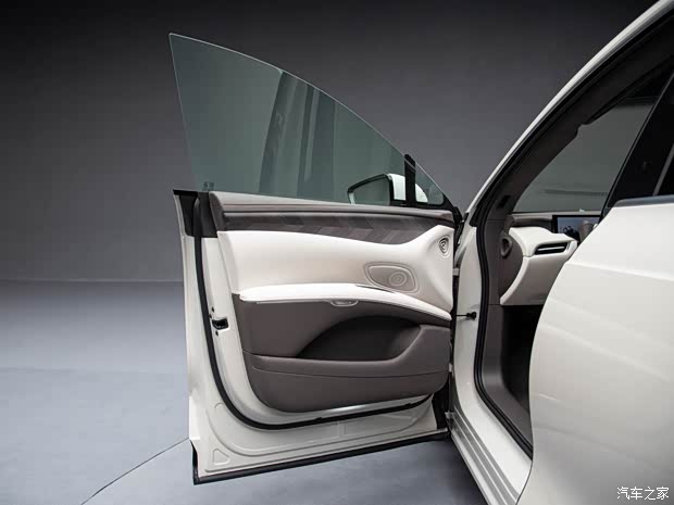 智己汽車 智己LS7 2023款 100kWh 四驅(qū)版