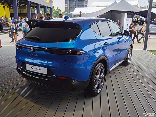 阿尔法·罗密欧 Tonale 2022款 基本型 阿尔法·罗密欧 Tonale 2022款 基本型