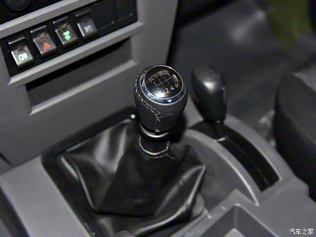 北京汽车制造厂 勇士 2018款 2.0T 三门四驱汽油版 北京汽车制造厂 勇士 2018款 2.0T 三门四驱汽油版