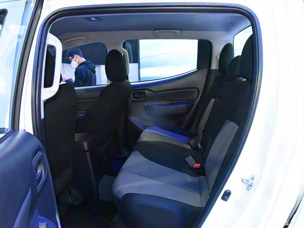 三菱(进口) 三菱L200 2021款 基本型 三菱(进口) 三菱L200 2021款 基本型