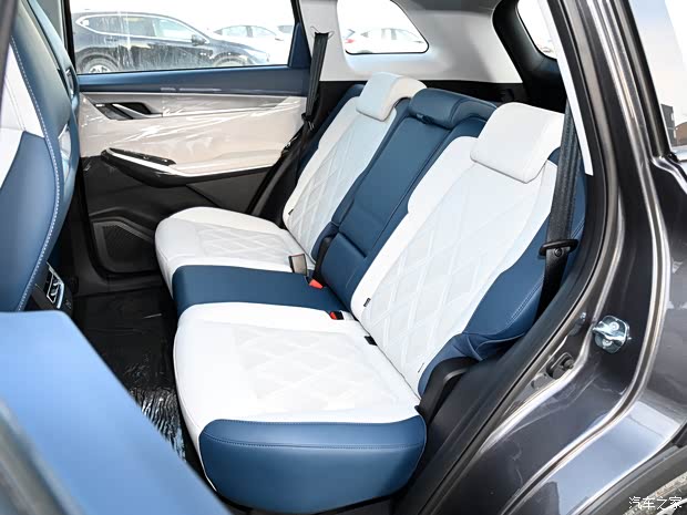 长安汽车 长安CS75 PLUS 2022款 第二代 2.0T 自动旗舰型 长安汽车 长安CS75 PLUS 2022款 第二代 2.0T 自动旗舰型