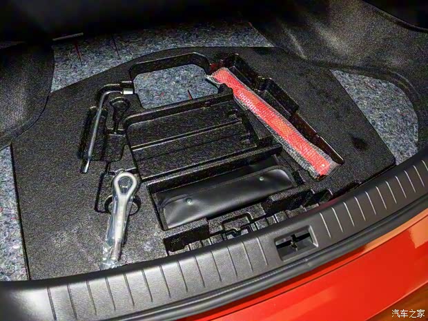 東風(fēng)英菲尼迪 英菲尼迪Q50L 2018款 2.0T 菁英運動版