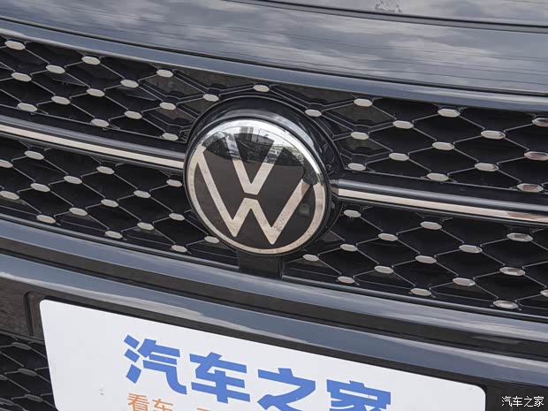 上汽大众 帕萨特 2024款 330TSI 星空精英版 上汽大众 帕萨特 2024款 330TSI 星空精英版