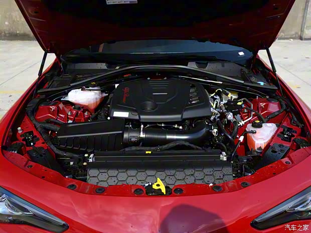 阿爾法·羅密歐 Giulia 2022款 2.0T 280HP Ti 駕控版