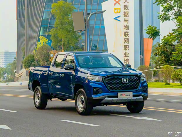 长安汽车 长安F70 2023款 蓝鲸版 2.0T汽油自动两驱创富型 长轴 长安汽车 长安F70 2023款 蓝鲸版 2.0T汽油自动两驱创富型 长轴