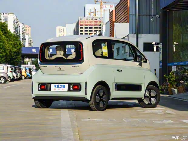 上汽通用五菱 宝骏KiWi EV 2023款 智奢版 三元锂 上汽通用五菱 宝骏KiWi EV 2023款 智奢版 三元锂
