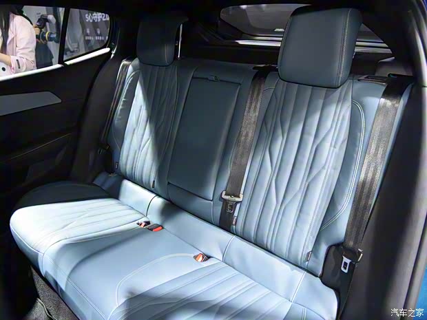 東風(fēng)標(biāo)致 標(biāo)致408X 2023款 高配版