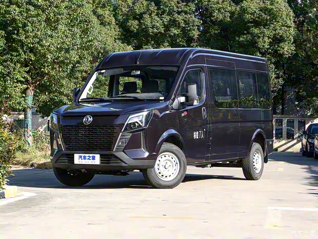 東風(fēng)汽車 御風(fēng) 2023款 V9+ 2.0T 手動前驅(qū)多功能中軸中頂7座