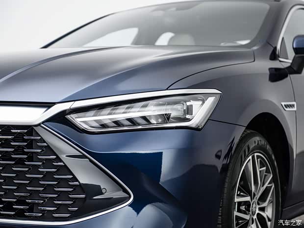 比亞迪 秦PLUS 2023款 冠軍版 DM-i 120KM 旗艦型