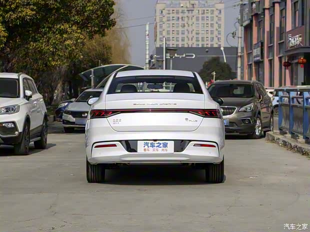 比亞迪 秦PLUS 2023款 DM-i 120KM 尊貴型