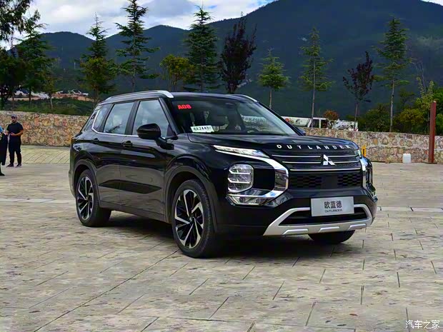 广汽三菱 欧蓝德 2023款 1.5T CVT四驱尊耀版 7座 广汽三菱 欧蓝德 2023款 1.5T CVT四驱尊耀版 7座