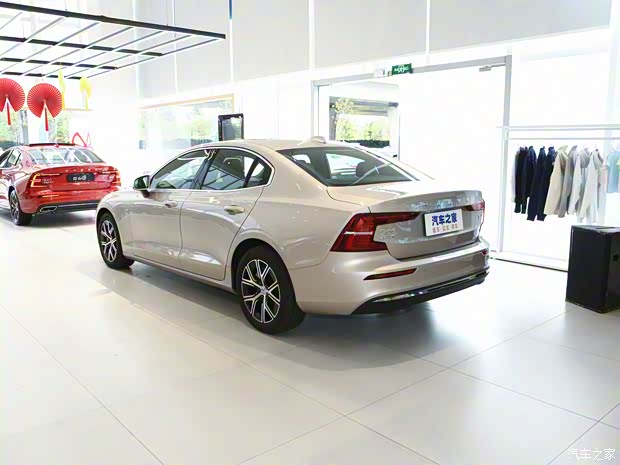 沃尔沃亚太 沃尔沃S60 2023款 B4 智逸豪华版 沃尔沃亚太 沃尔沃S60 2023款 B4 智逸豪华版