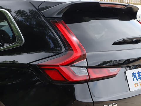 2024款 240TURBO 四驱尊耀版 5座 2024款 240TURBO 四驱尊耀版 5座