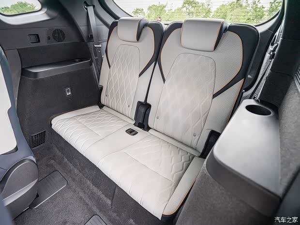 比亚迪 唐新能源 2022款 EV 635km 四驱旗舰型 比亚迪 唐新能源 2022款 EV 635km 四驱旗舰型