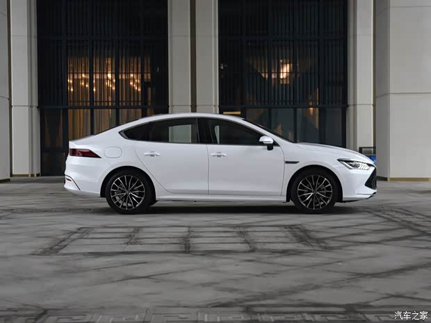 比亚迪 秦PLUS 2021款 DM 基本型