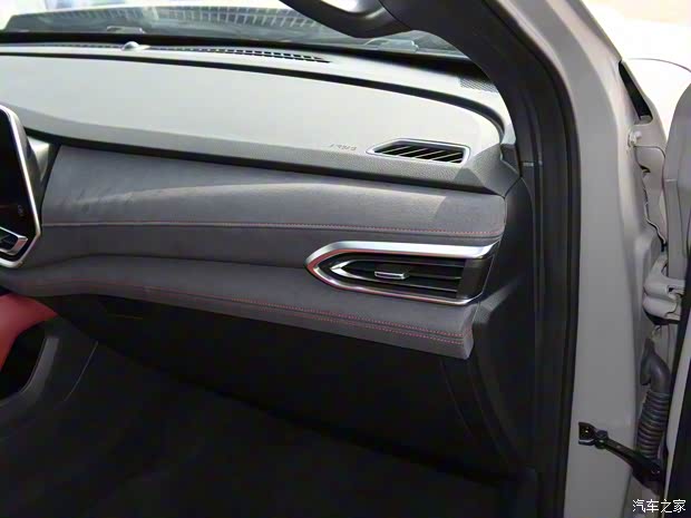 上汽大通 上汽大通MAXUS T90 2022款 2.0T柴油自動四驅上汽牛·魔王標箱