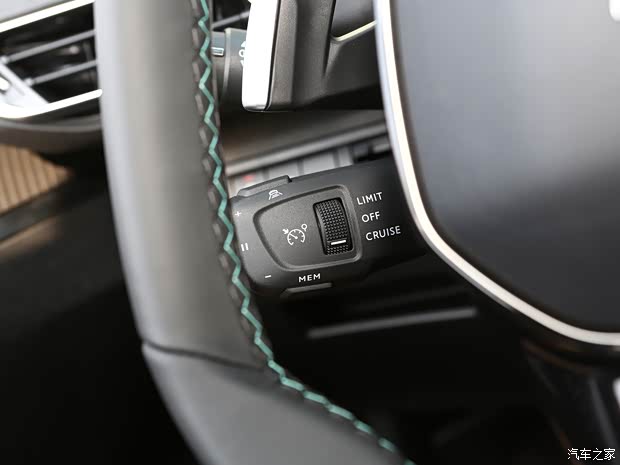 東風(fēng)標(biāo)致 標(biāo)致4008 2022款 400THP 炫夜科技版