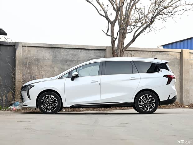 东风风行 风行·游艇 2022款 逐浪版