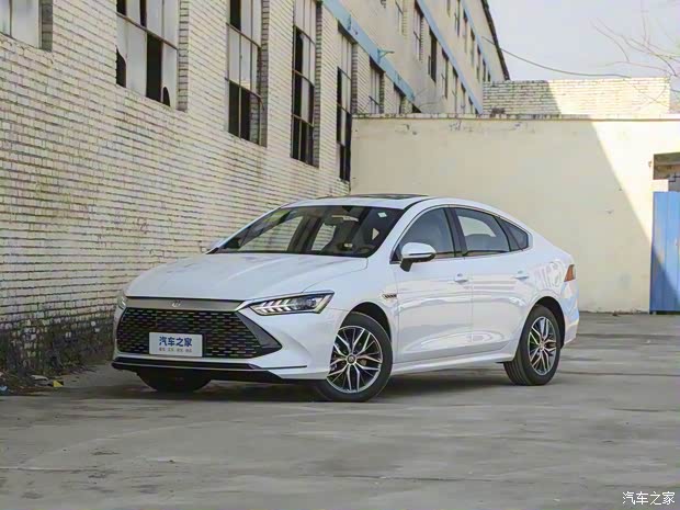 比亚迪 秦PLUS 2023款 冠军版 DM-i 55KM超越型 比亚迪 秦PLUS 2023款 冠军版 DM-i 55KM超越型