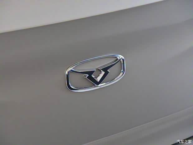 凯翼汽车 凯翼E3 2018款 1.5L 手动豪华型 凯翼汽车 凯翼E3 2018款 1.5L 手动豪华型