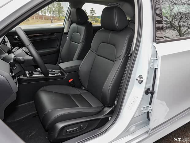 广汽本田 型格 2023款 HATCHBACK 240TURBO CVT幻夜·豪华版