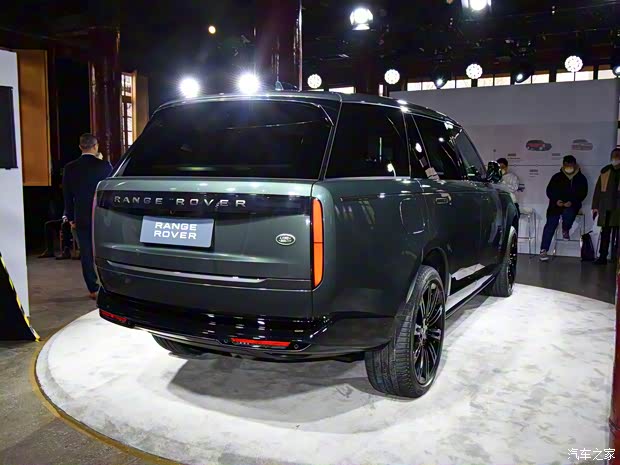 路虎(进口) 揽胜 2022款 3.0 L6 400PS 典范加长版 路虎(进口) 揽胜 2022款 3.0 L6 400PS 典范加长版