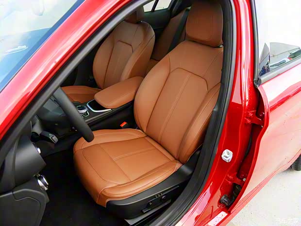 阿爾法·羅密歐 Giulia 2022款 2.0T 280HP Ti 駕控版