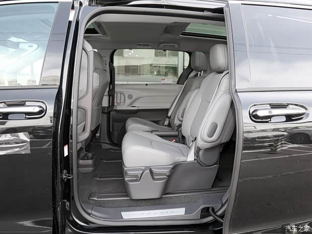 一汽丰田 格瑞维亚 2022款 2.5L混动 尊贵版