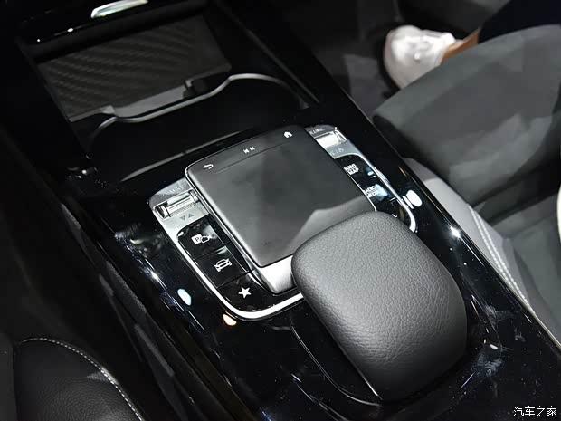 北京奔驰 奔驰A级 2018款 A 200 L 高配