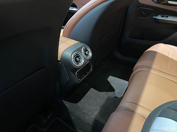 北京奔馳 奔馳GLC 2023款 GLC 300 L 4MATIC 動感型 7座