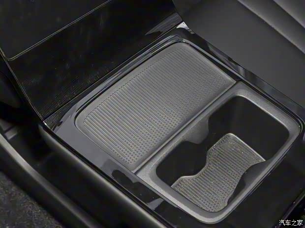 东风乘用车 SKY EV01 2023款 445km PRO 东风乘用车 SKY EV01 2023款 445km PRO