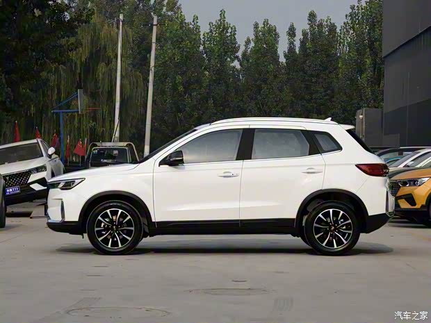 一汽奔腾 奔腾T33 2021款 1.2T 手动基本型