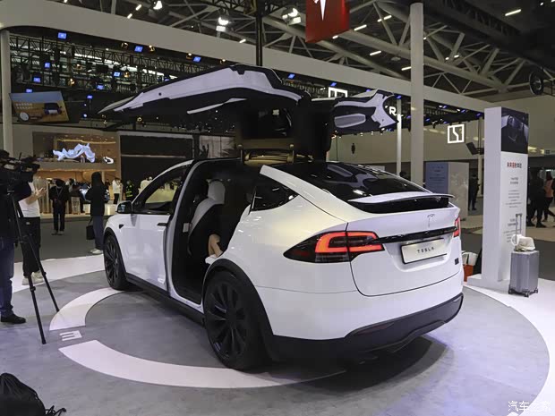 特斯拉（进口） Model X 2023款 三电机全轮驱动 Plaid版