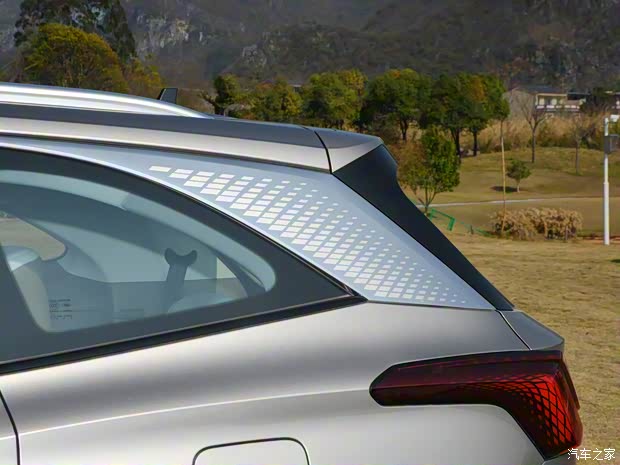 上汽集团 荣威RX9 2023款 2.0T 中配 基本型