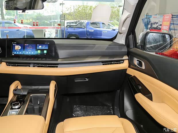 長(zhǎng)安汽車 長(zhǎng)安覽拓者 2023款 2.0T自動(dòng)四驅(qū)汽油旗艦型標(biāo)箱