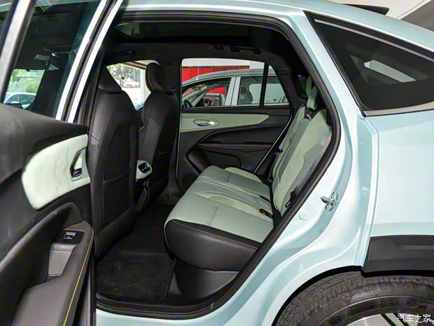 睿蓝汽车 睿蓝7 2023款 605km 猎光 睿蓝汽车 睿蓝7 2023款 605km 猎光