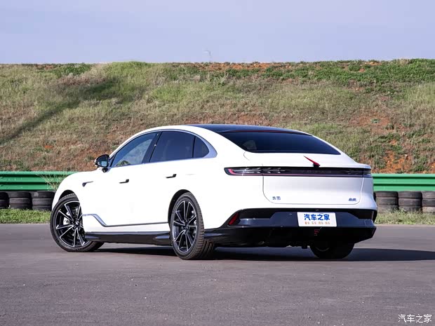 嵐圖汽車(chē) 嵐圖追光 2024款 PHEV 超長(zhǎng)續(xù)航版