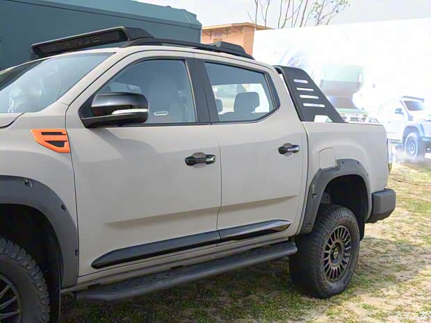 上汽大通 上汽大通MAXUS T90 2022款 2.0T柴油自動四驅上汽?！つ鯓讼? style=