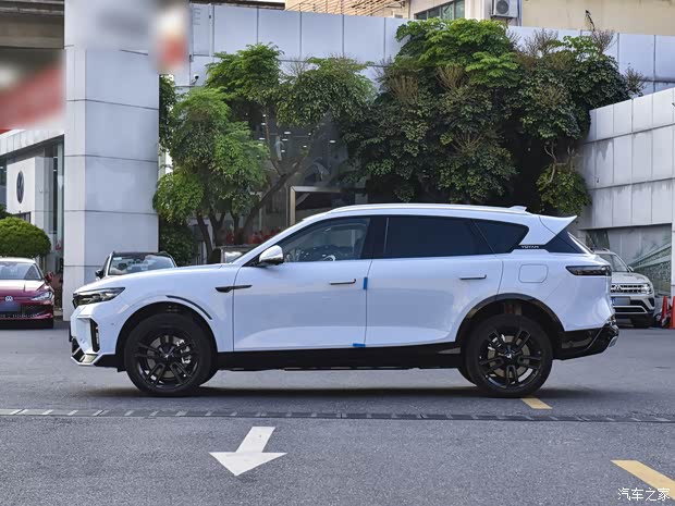 岚图汽车 岚图FREE 2024款 超长续航智驾版 岚图汽车 岚图FREE 2024款 超长续航智驾版