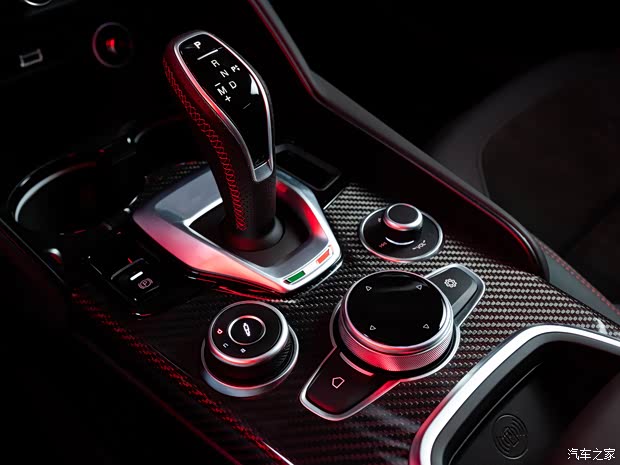 阿爾法·羅密歐 Giulia 2022款 Estrema