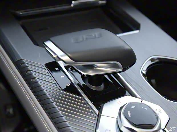 長(zhǎng)安汽車 長(zhǎng)安UNI-K 智電iDD 2023款 智電iDD 1.5T 135km智領(lǐng)型  長(zhǎng)安汽車 長(zhǎng)安UNI-K 智電iDD 2023款 智電iDD 1.5T 135km智領(lǐng)型