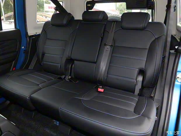 北京越野 北京BJ40 2023款 2.0D 自動四驅(qū)刀鋒英雄版?zhèn)b客型