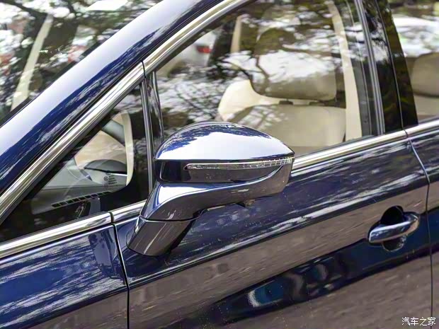 比亚迪 宋MAX新能源 2022款 DM-i 105KM 旗舰型