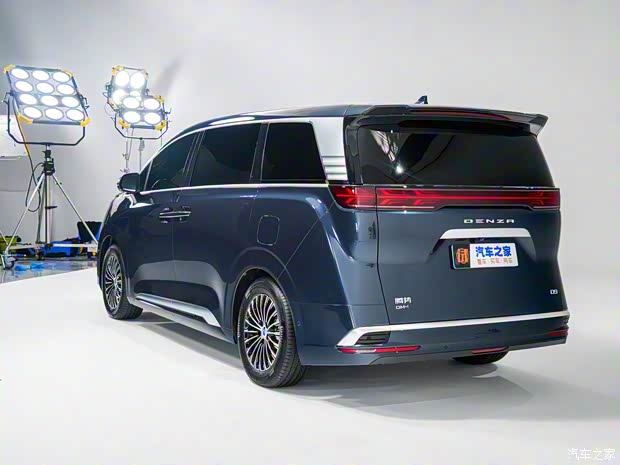 騰勢(shì)汽車 騰勢(shì)D9 2022款 DM-i 970 四驅(qū)旗艦型