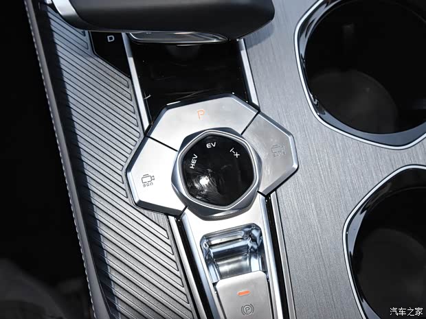 長(zhǎng)安汽車 長(zhǎng)安UNI-K 智電iDD 2023款 智電iDD 1.5T 135km智領(lǐng)型  長(zhǎng)安汽車 長(zhǎng)安UNI-K 智電iDD 2023款 智電iDD 1.5T 135km智領(lǐng)型