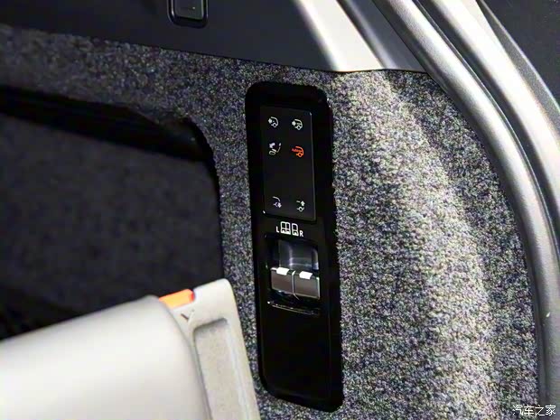 路虎(進(jìn)口) 攬勝 2022款 3.0 L6 400PS 典范加長(zhǎng)版