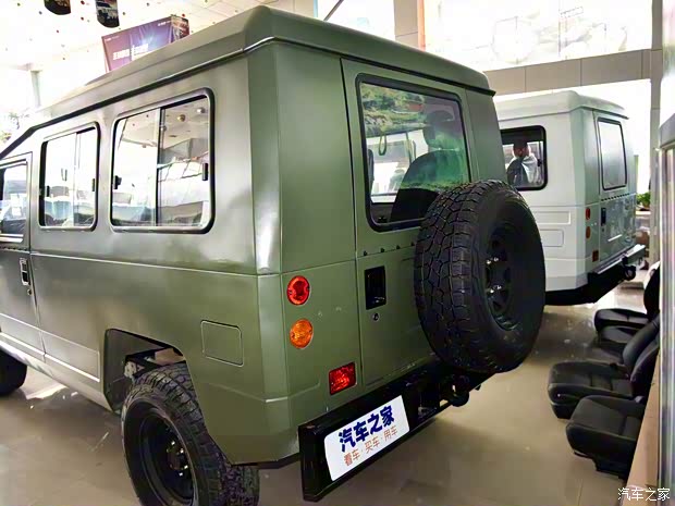 北京汽车制造厂 勇士 2018款 2.0T 三门四驱汽油版 北京汽车制造厂 勇士 2018款 2.0T 三门四驱汽油版