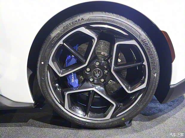 瑪莎拉蒂 瑪莎拉蒂M(fèi)C20 2020款 3.0T 標(biāo)準(zhǔn)版