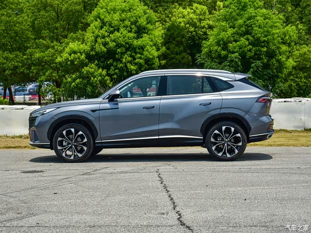 上汽集团 荣威RX5 2022款 330TGI 高配版 上汽集团 荣威RX5 2022款 330TGI 高配版